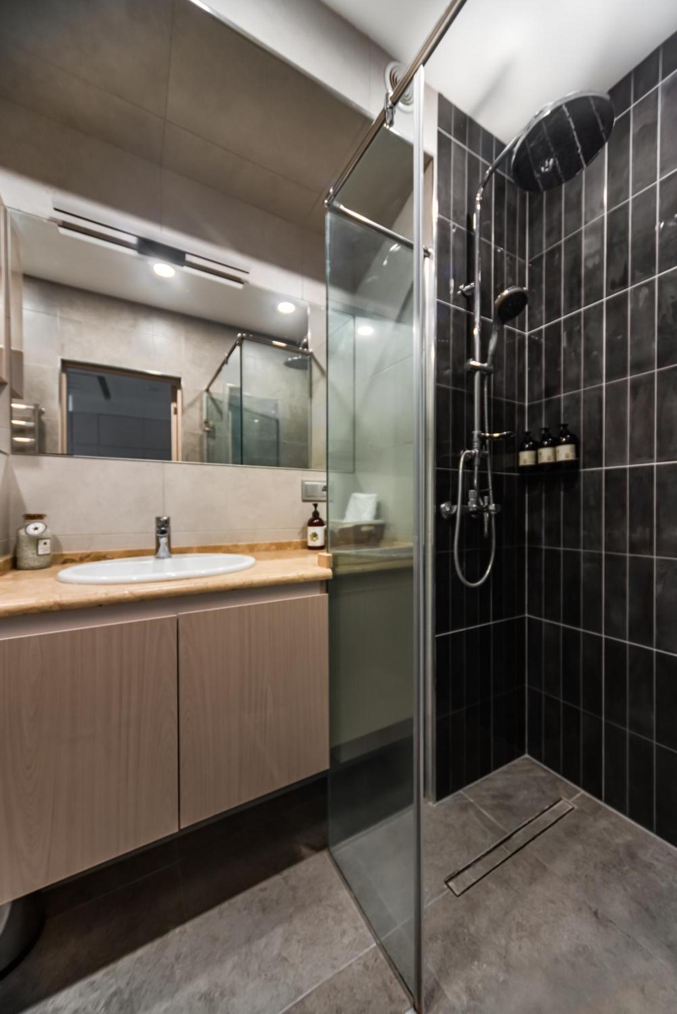 Thames Apartment By Downtown Inn, City Center Erivan Exterior foto