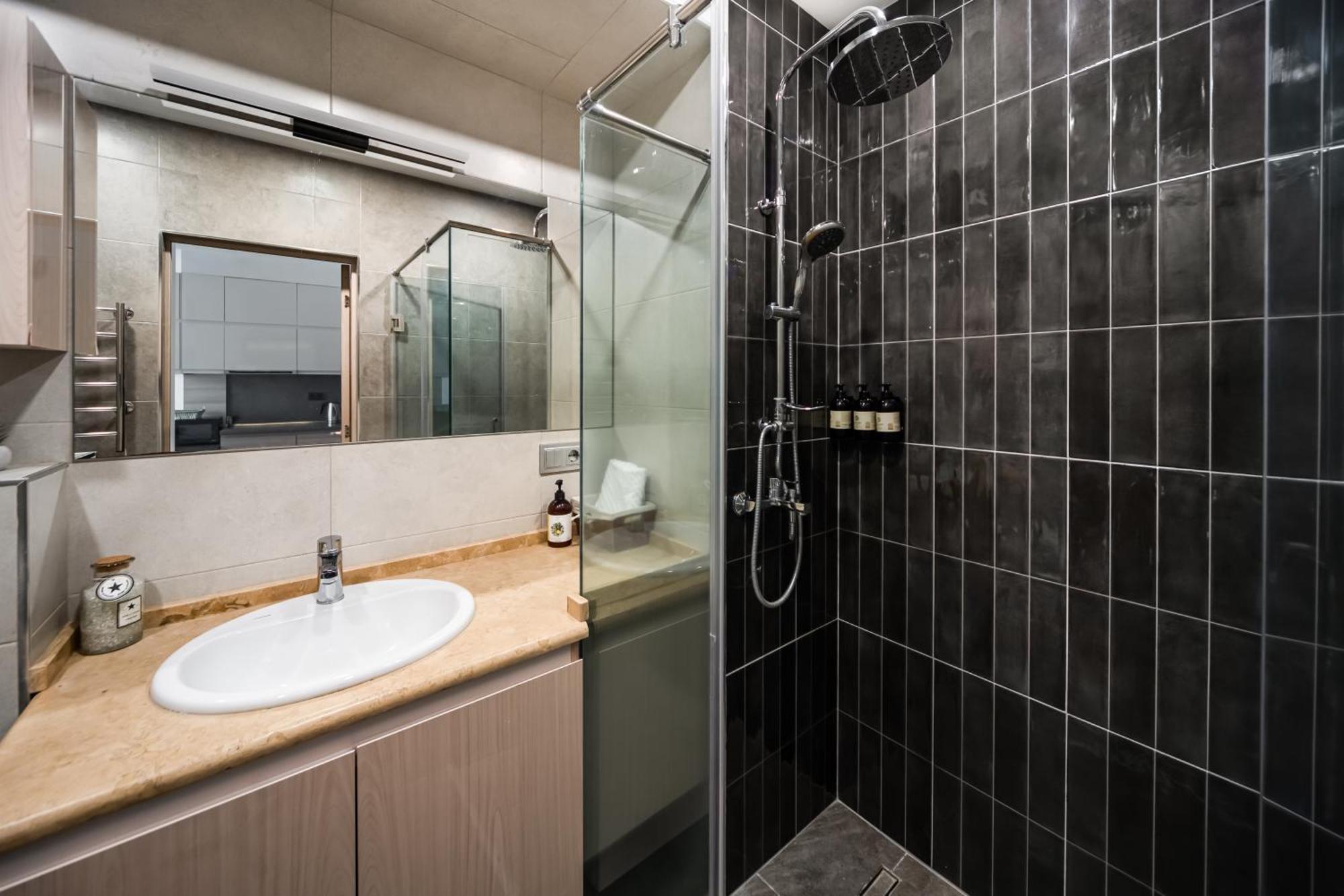Thames Apartment By Downtown Inn, City Center Erivan Exterior foto