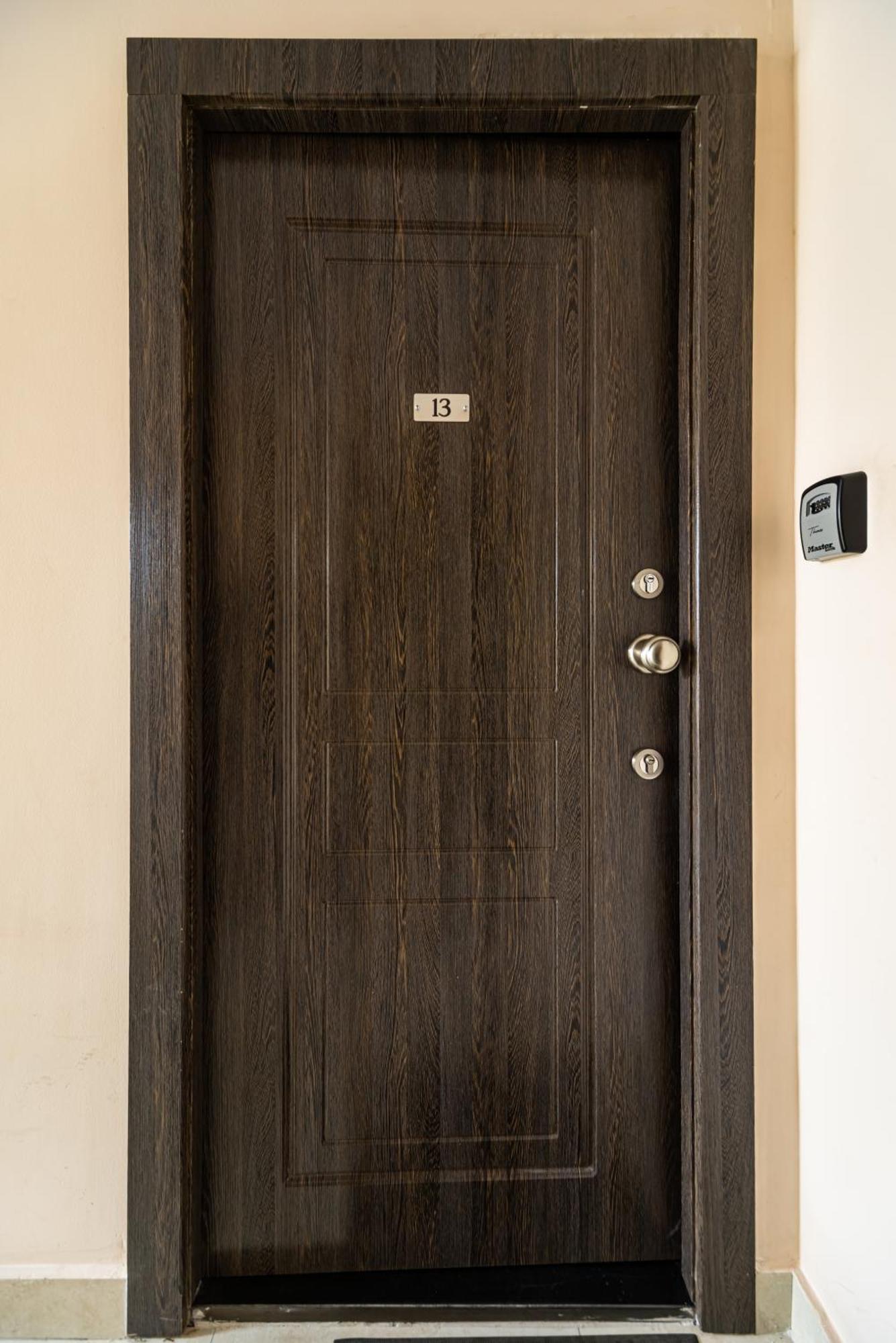 Thames Apartment By Downtown Inn, City Center Erivan Exterior foto